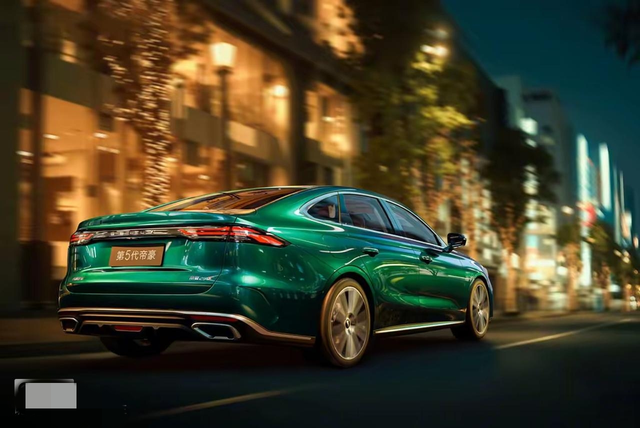 五代帝豪缺点
车是漂亮大气上档次，但目测后备箱和保险杠在一个平面，应该算个缺点