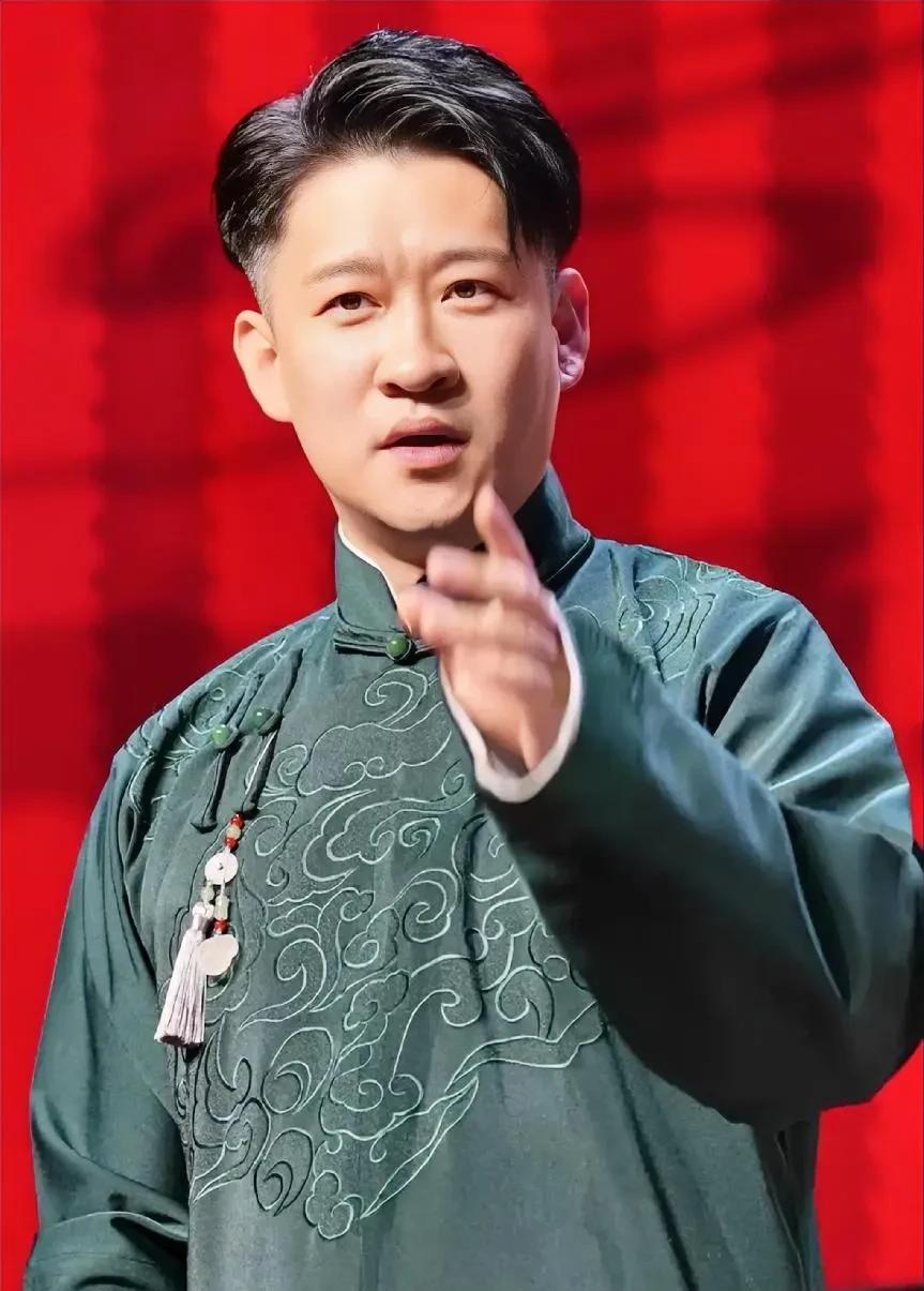 郭德纲直播间一句“谢谢老师”后停了三秒，这不是直播间里最贵的三秒，这三秒的画面价