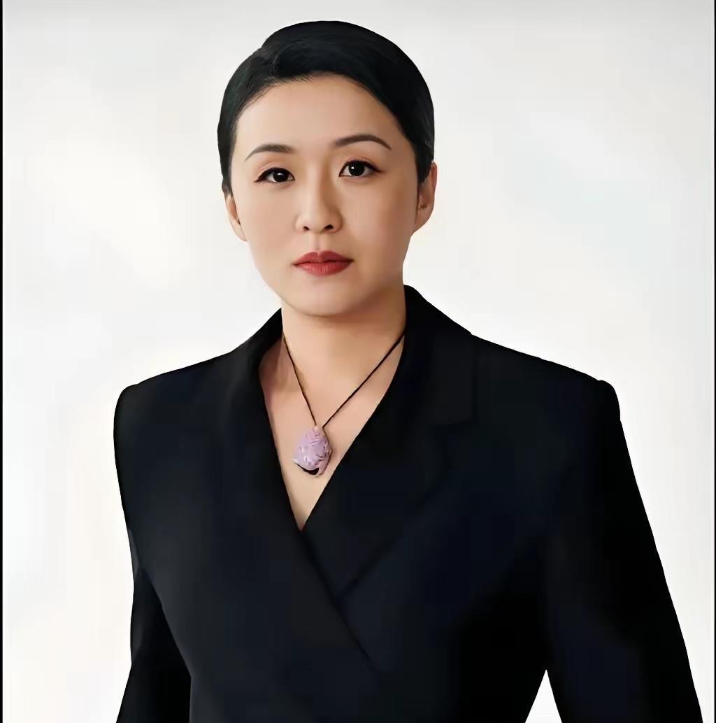 央妈真是太刚了，
原定11月7日
央八黄金档开播的《爱情没有神话》，直接从排播表