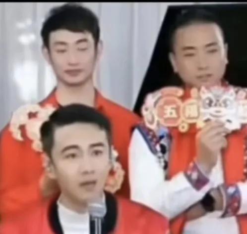 有感于徐子崴的一番表白
刚刚刷到徐子崴发布的，他和演出团队的部分成员在直播间录制