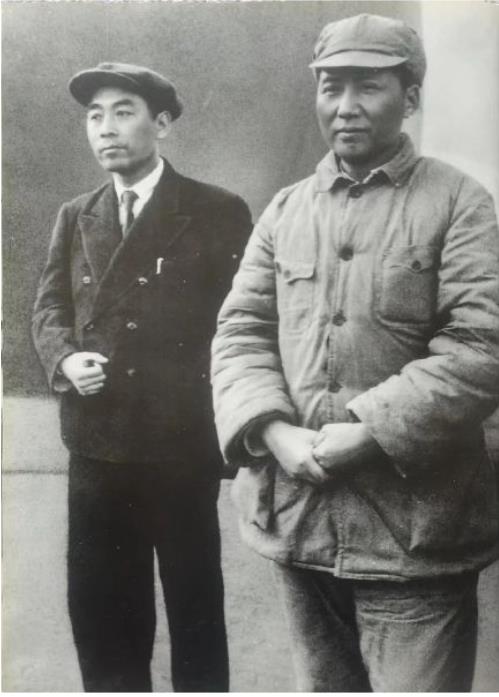 毛主席穿粗布军装的样子，是很帅的。伟大领袖毛主席一辈子没有穿过西装，他深爱着中国