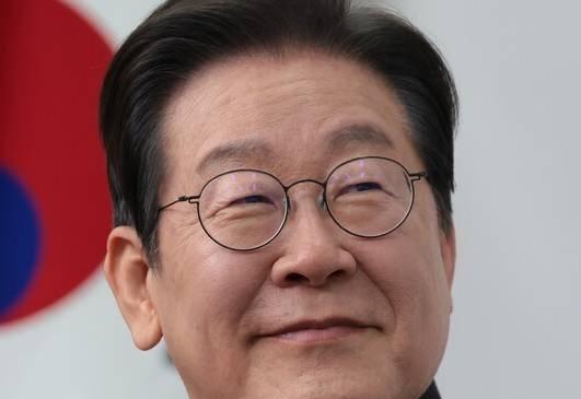 李在明答应尹锡悦了
当地时间25日，韩国总统候选人李在明呼吁建议延长和美国的关税