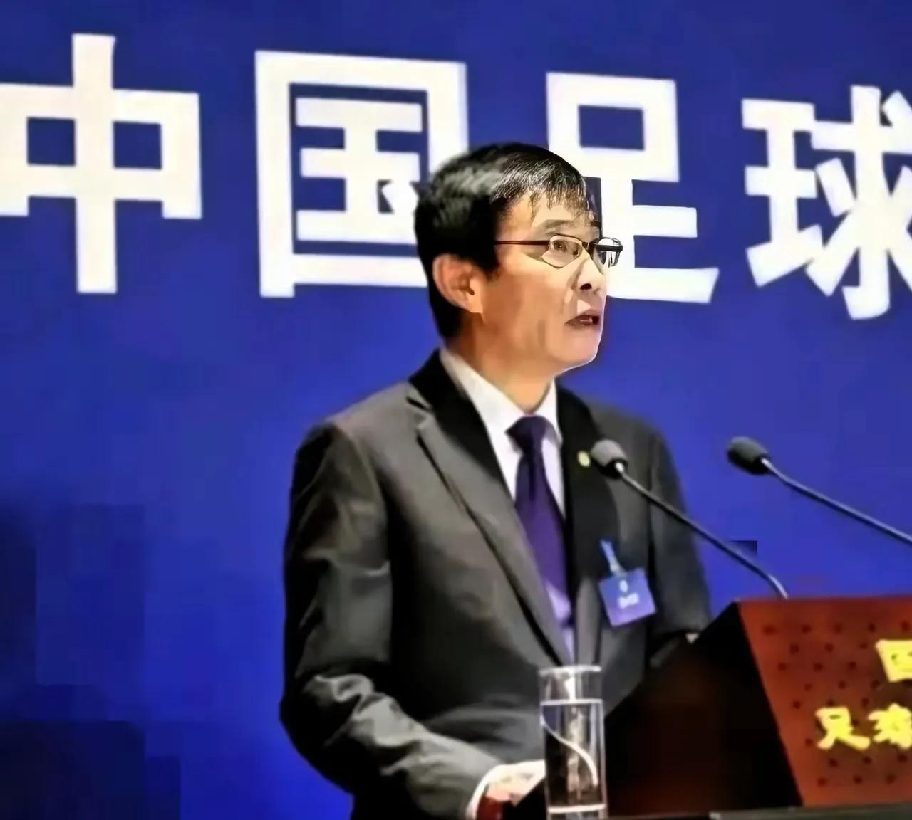 最近有人说足协主席害怕了，因为球迷把矛头对准赞助商，    中国足球的主要赞助商