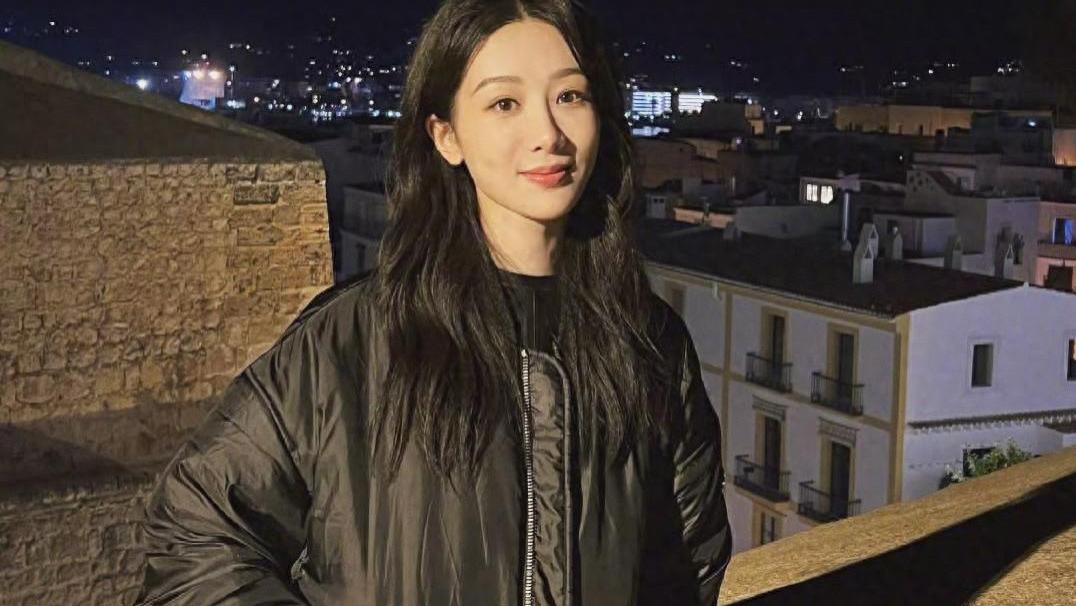杨紫被曝陪睡高管换资源，两人多张合影曝光，律师：已完成取证