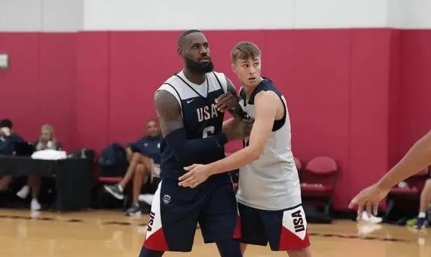 好奇弗拉格为什么一场NBA没打，就已经被吹上天了？
因为他不光是这届球员里最强的