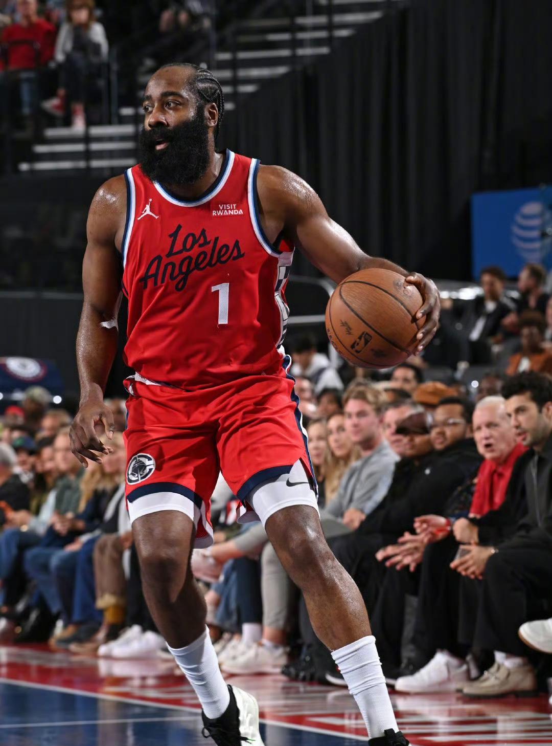 NBA新赛季交易流言不断。灰熊方面，虽多队问价莫兰特，但总经理克莱曼称没交易打算