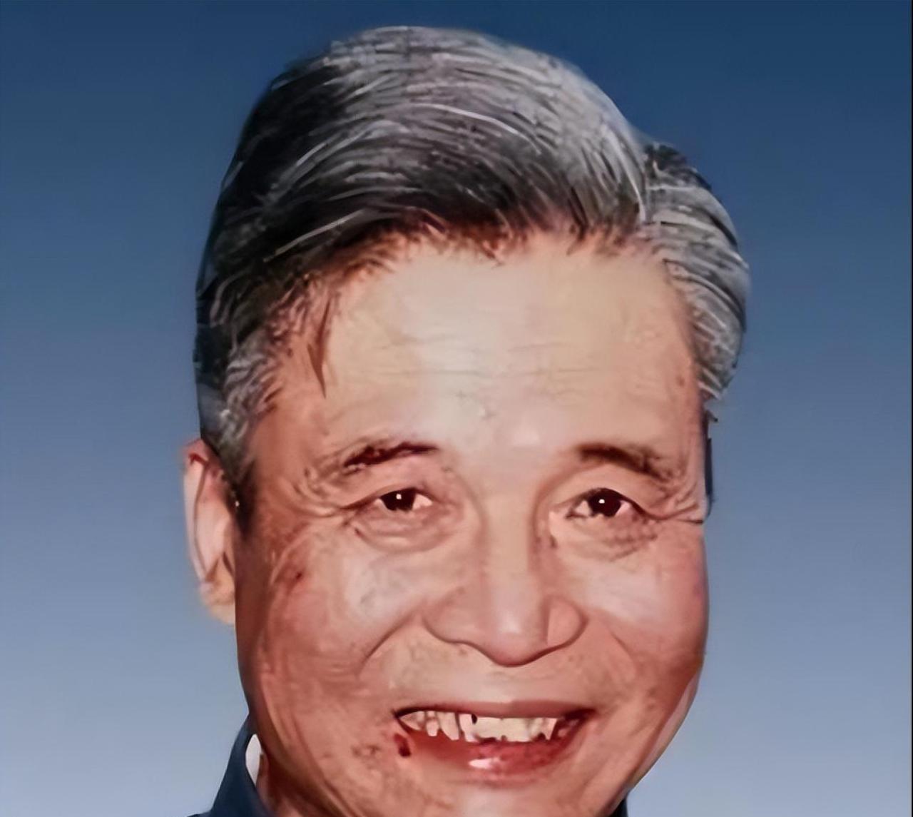 1986年7月，弥留之际的邓稼先突然提出一个愿望，想要再去看一次天安门。轿车即将