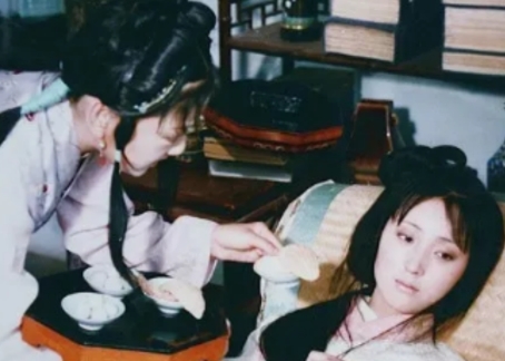 2007年，陈晓旭到了弥留之际，她让人联系前夫毕彦君，说自己想见毕彦君一面，可是