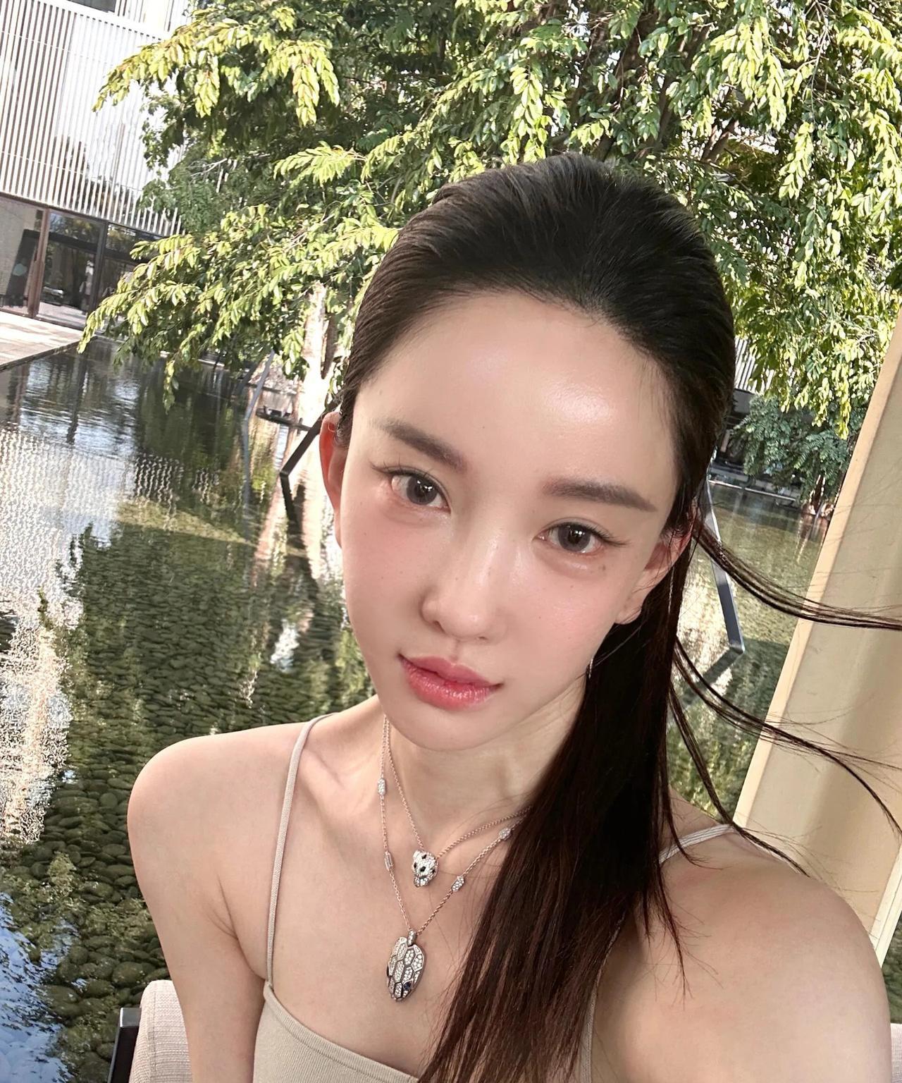 36岁潘南奎长这样？这女人感觉安分了不少！看上去很年轻，少女感爆棚！现在整得和原
