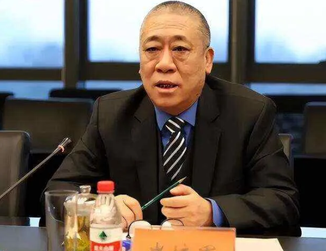 最近，河南矿山集团的崔老板火得一塌糊涂！他豪掷上千万，引入 1000 多个机器人