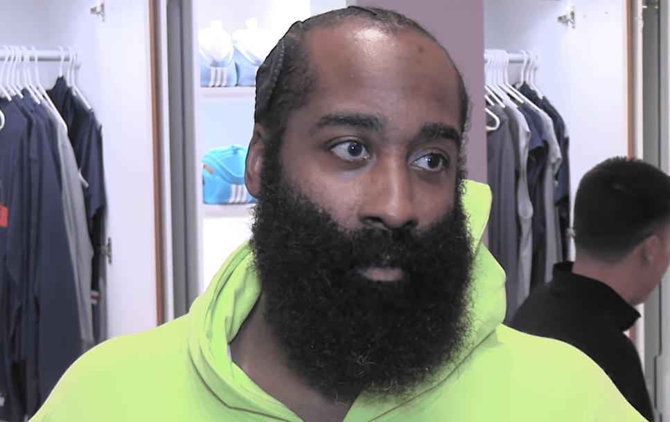 哈登没来快船队，祖巴茨是个啥水平，得分篮板都是个位数，在队内没有给他的战术，纯蓝