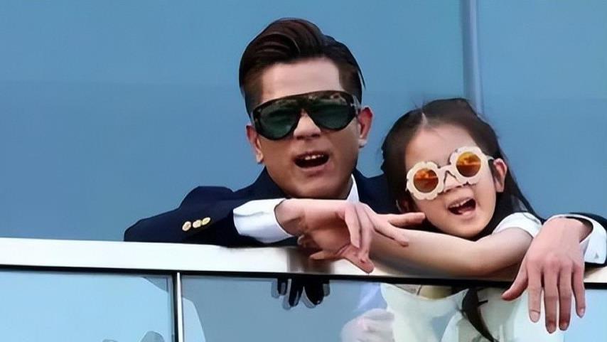 有种偏心叫郭富城俩女儿！上帝吻了大女儿脸，却没给小女儿留扇窗