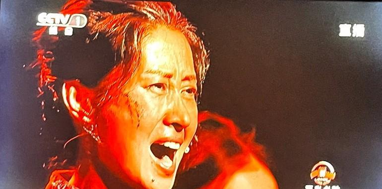 这个舞台剧不是一般人能演的了的，
因为是现场直播真演啊！
这是真考验演员的功底呀