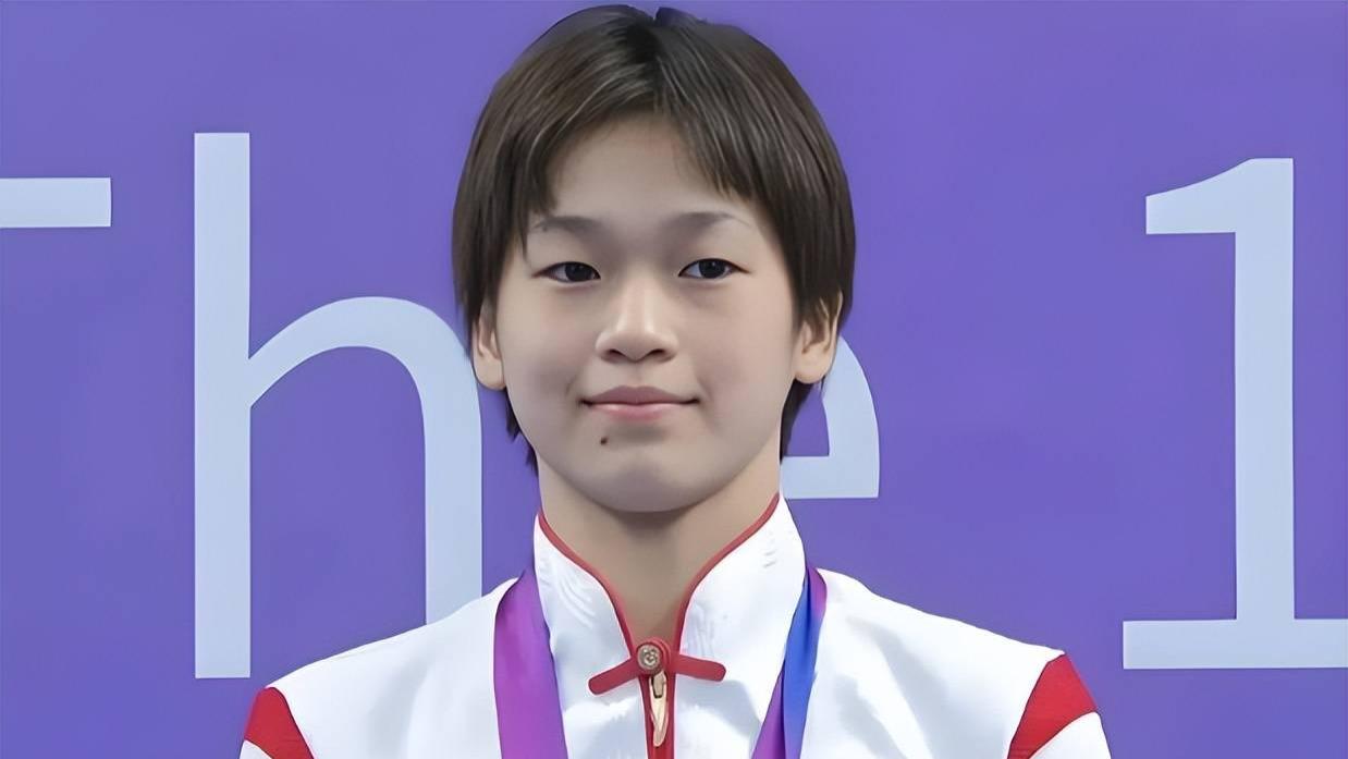 全红婵一人带火全家，哥哥、妈妈全都起飞了，她真的是金凤凰