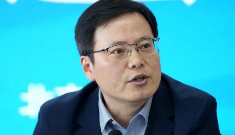 前江苏舜天总经理刘军被判刑11年了。这确实让许多人痛心。刘军也是安徽普通家庭出身