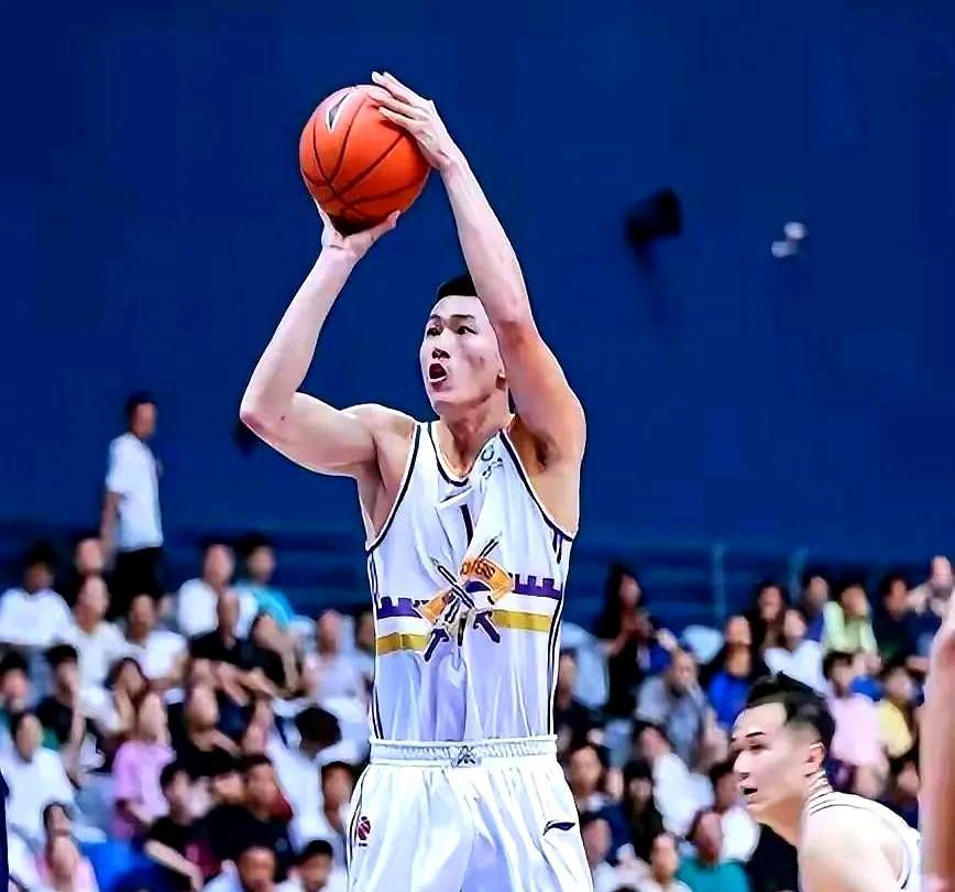 陈林坚的回归不是一次普通引援，而是山东男篮对“空间”二字的终极答案。
凌晨五点，