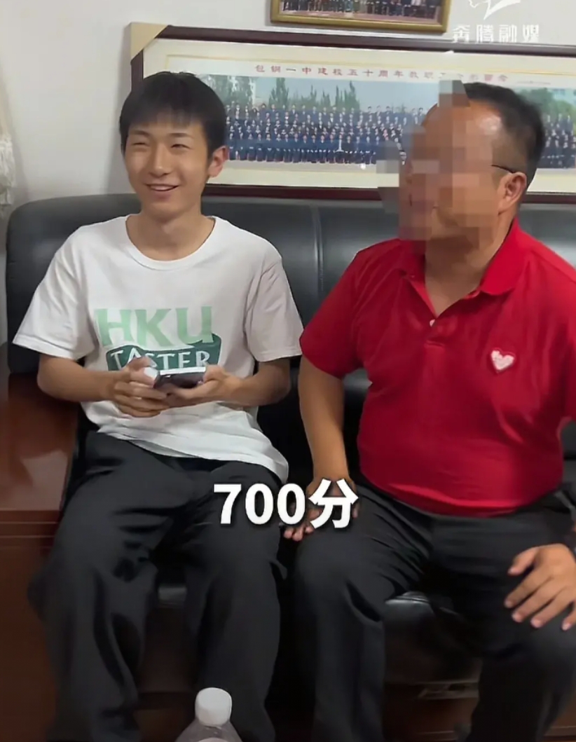 高考总分700分，内蒙古这位学霸太厉害了！
据媒体报道，6月24日内蒙古包头市一
