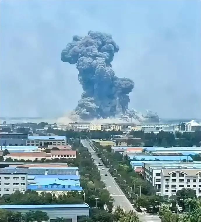 看到山东化工厂事件
真的令人心痛
而且感觉厂内同样也是内卷严重，老员工不干了，新