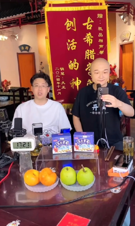 钱隋两个人的水平一般
        关注钱程隋意两人很久了，从相声有新人到现在