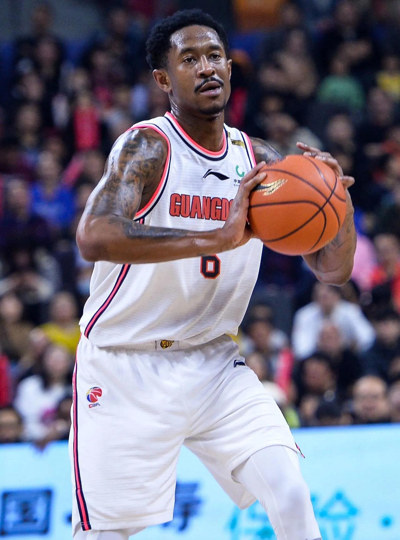 马尚-布鲁克斯NBA职业生涯薪资一览
1、2011年NBA选秀首轮第25顺位被凯