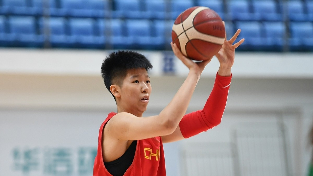中国女篮五虎将亮相：四人众望所归，一人引热议！