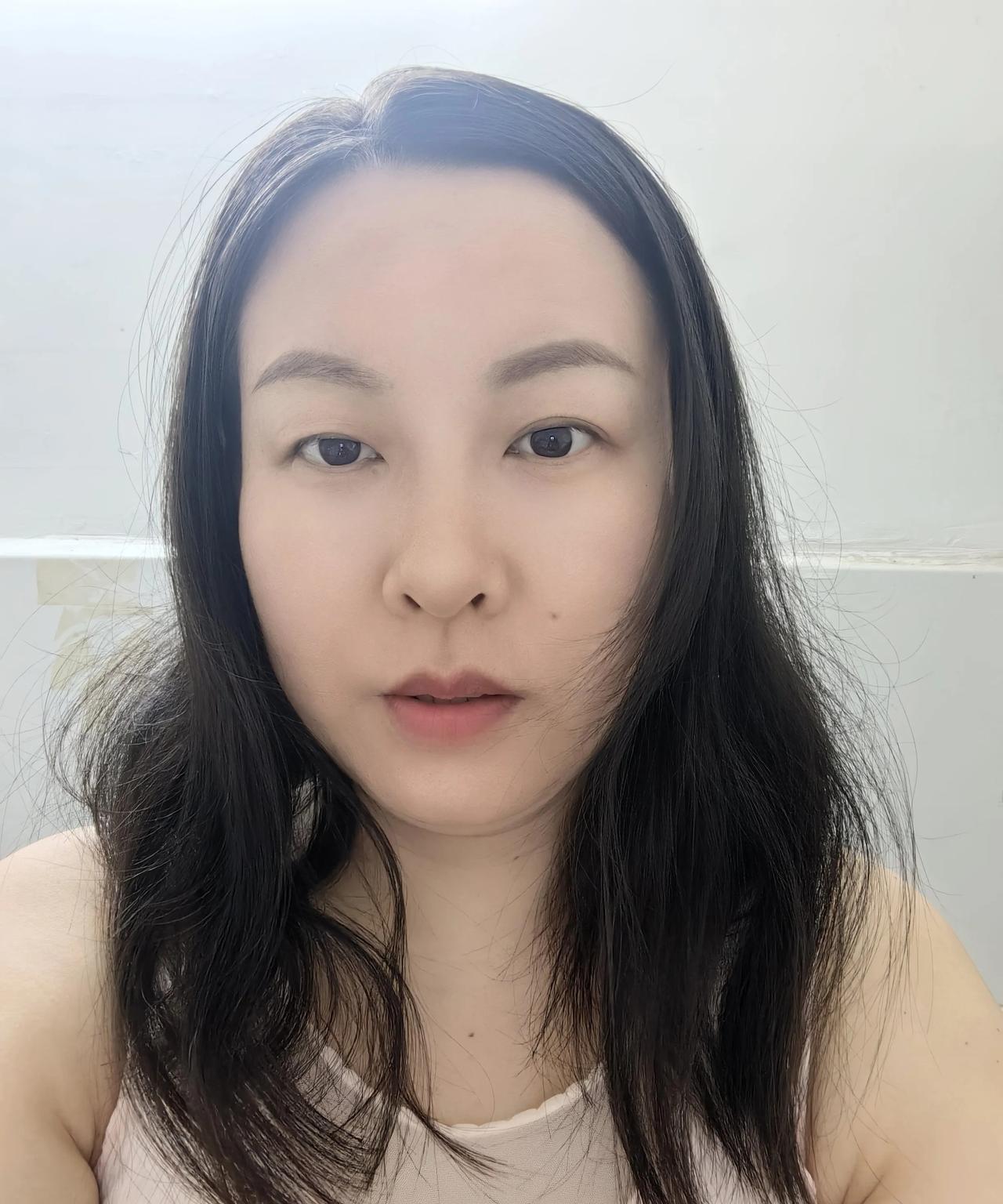 我有3个姑，我小姑最年轻，小姑以前嫁过广东人，前面生了3个孩子，她那个前夫是个家