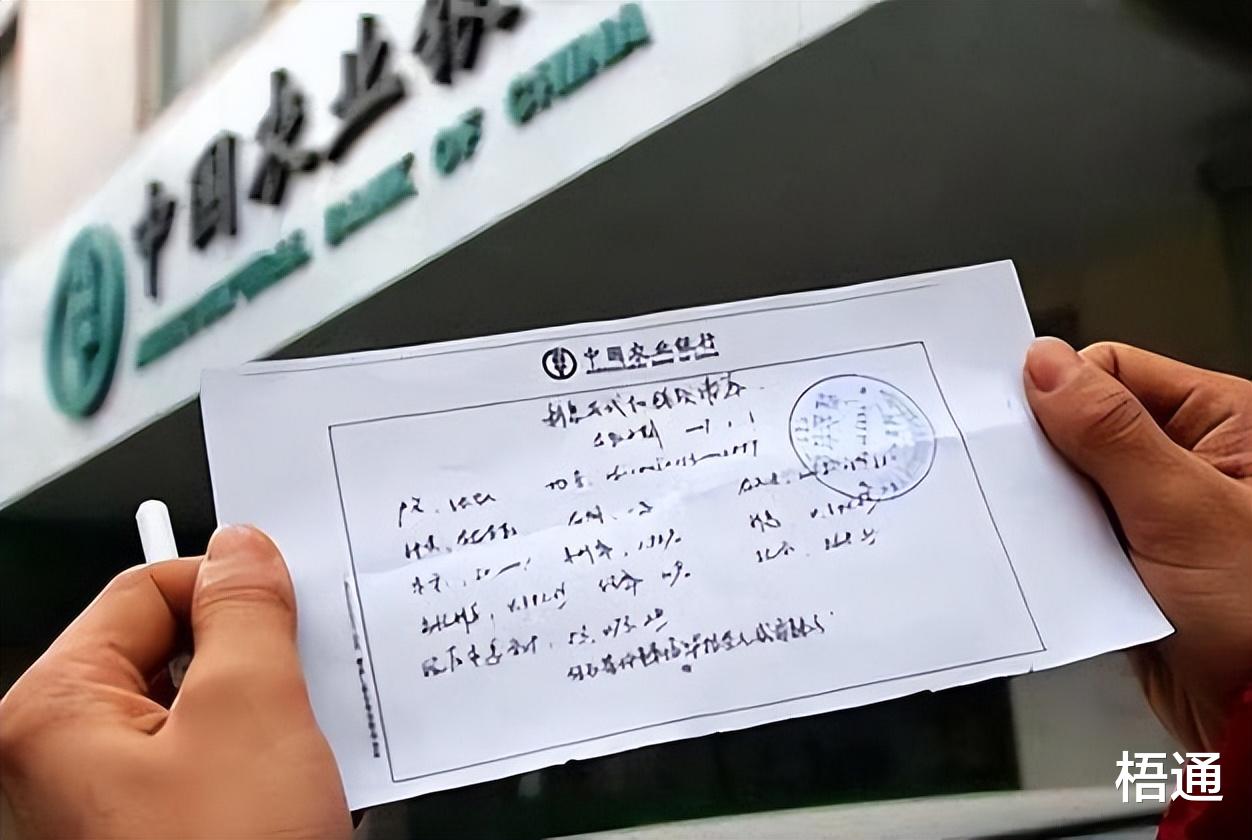 仅两个月, 存款就增加8.74万亿元, 在当下把钱存银行真的划算吗?