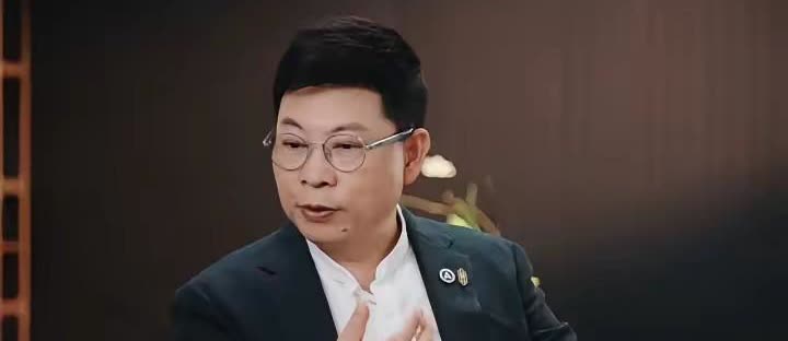 为什么余承东在短短几年时间，
就可以改写汽车发展方向？
并且五界成为领头羊一