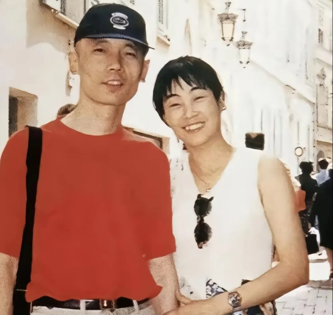 葛优妻子投资房产致富











葛优拍戏赚了350万，全部交给妻子贺