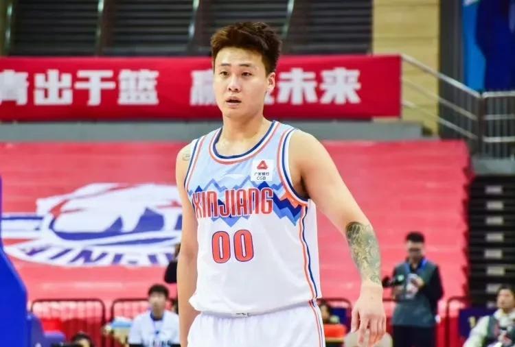 太疯狂了！赵睿加盟北京首钢！
根据直播吧最新报道：中国男篮队长赵睿新赛季将加盟北