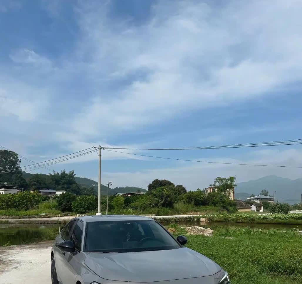 本田思域这款车定义A+级轿车，可实际上底盘悬架配置，动力都不输很多B级车配置，该