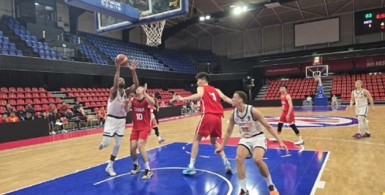 中国男篮与荷兰队第二场热身为内部教学赛，最终男篮78-80输球。

单节比分：2