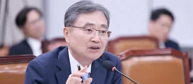 17日，韩国外交部部长候选人赵显在国会人事听证会上，被问及李在明总统是否出席中国