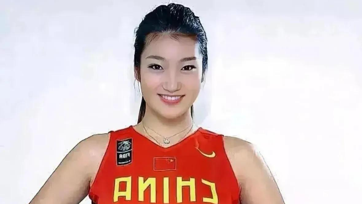 可惜了！首位无缘25年女篮亚洲杯球员出炉：李梦化妆遭批？