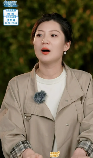 盼盼直播巧妙回答小黑的挑衅，越来越像宇辉了。
今天是阅山河黑龙江行第三天，也是最