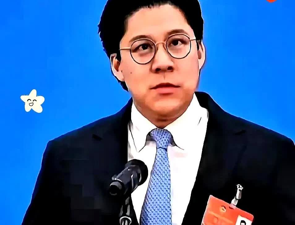 发现了没有，

现在的霍启刚已经彻底慌了！

原因也很简单，那就是——
