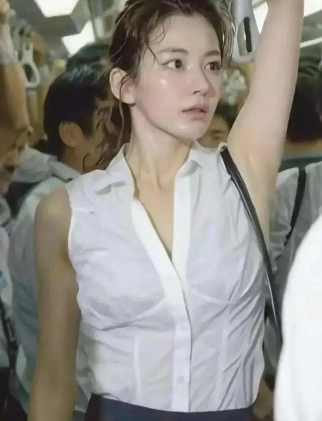 要是我身边有这样的女人，
我就算拼了老命，
砸锅卖铁也得给她买辆车！绝对不忍心让