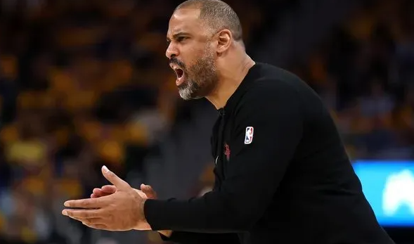 昨日的一场焦点之战，火箭以91-111不敌雷霆。
对于火箭目前的处境，记者Mat