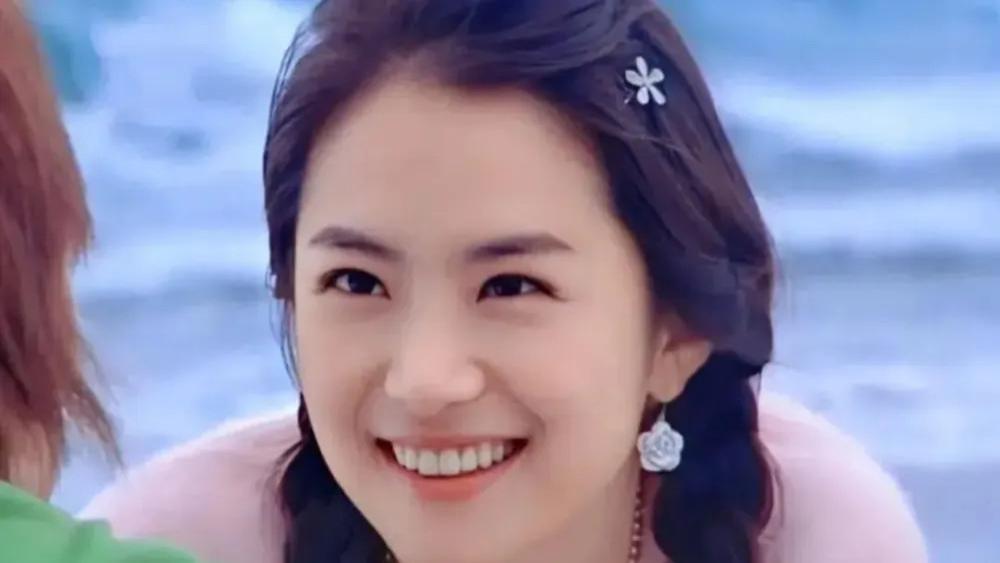 夏之星扮演者刘荷娜回应整容：阿星活在回忆里，39岁的我在现实中发光