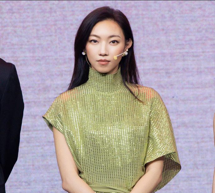 #《长安的荔枝》那尔那茜演技如何#
     单论演技的话，还可以。
     