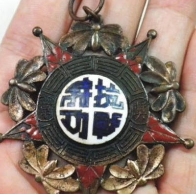 科普中国抗战军人荣誉称号。很多人不知道荣获特等功的概念，抗战时期，军人的荣誉概念