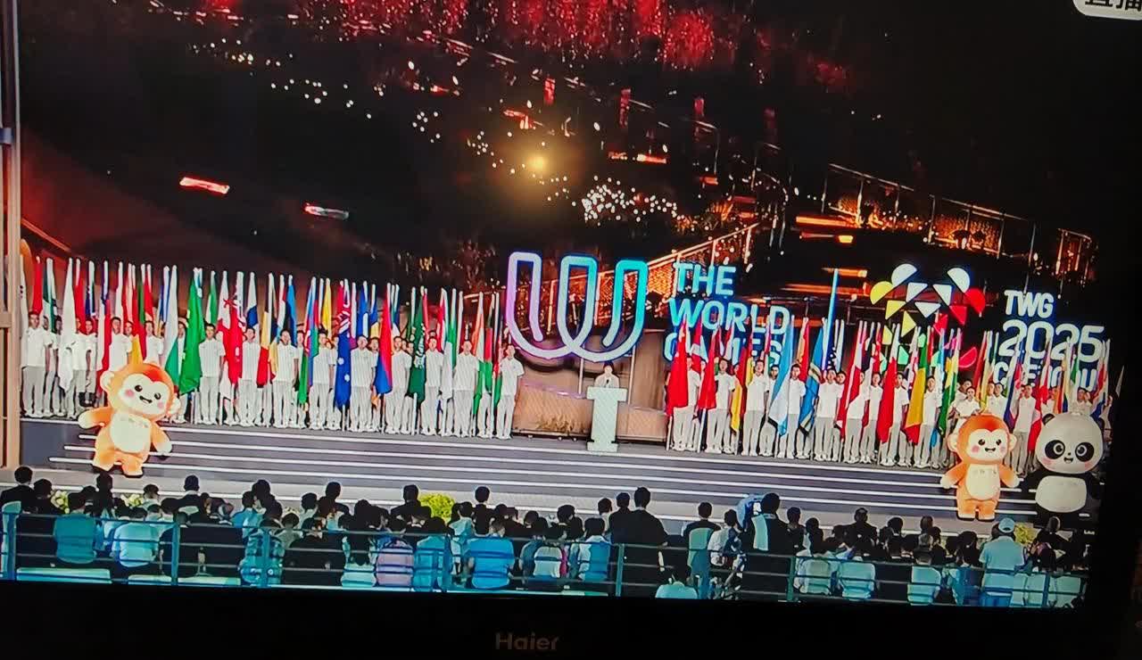 今天下午4点多我儿子从成都回来了，第十二届世界运动会于17号晚上胜利结束了，我儿
