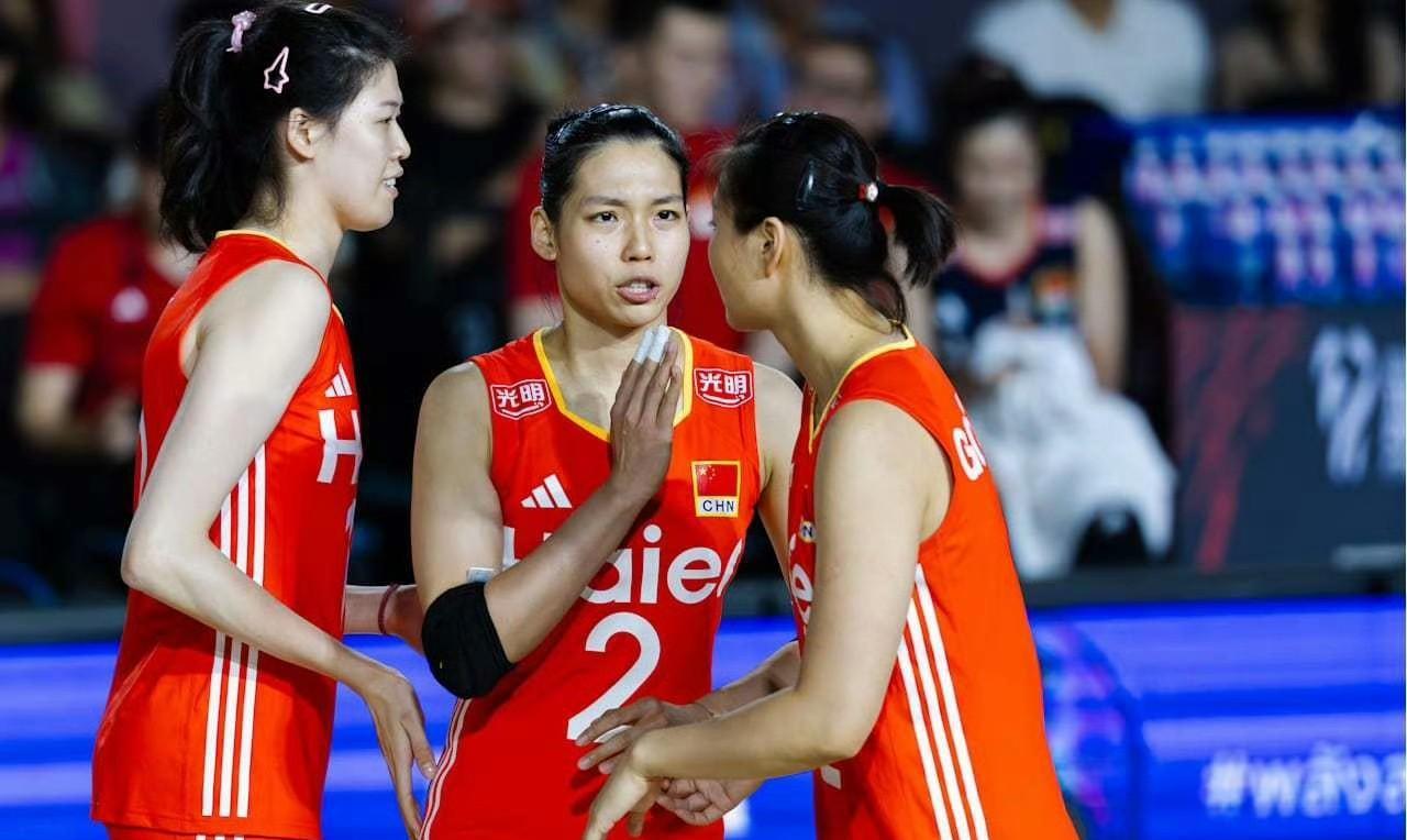 世锦赛中国女排VS法国女排，李盈莹状态爆棚前2局已得10分！
在今晚世锦赛中国女