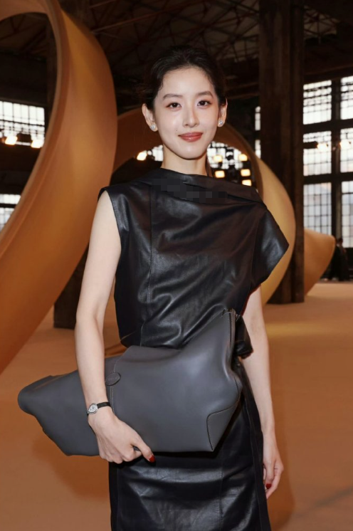 章泽天当初如果不嫁给刘强东而选择出道，估计也能在内娱占有一席之地吧