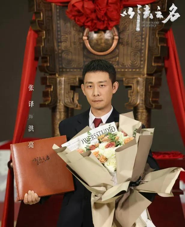 娱乐圈大地震！张译宣布暂停拍戏：我要重新学习当普通人！
在青岛的璀璨星光下，张译