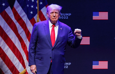 特朗普最近可能有点懵 —— 他正想拉拢些国家围堵中国，结果有六个国家悄悄买了不少