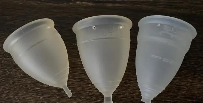哇！初次尝试月经杯，感觉像戴隐形眼镜一样，最初怎么也放不进去，急死我了，后来一下