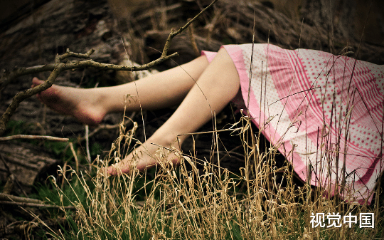 十七岁的春夜里，少女跟着那滴雨一起死亡