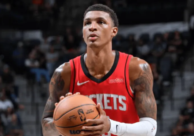 NBA常规赛，火箭今日在客场挑战灰熊。
赛前，火箭主教练艾米-乌度卡接受采访表示