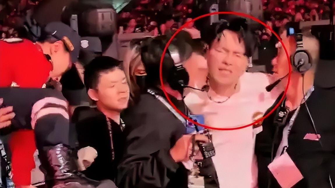 杨宗纬摔下舞台最新回应！令人心疼！黄家驹也是这样离开我们